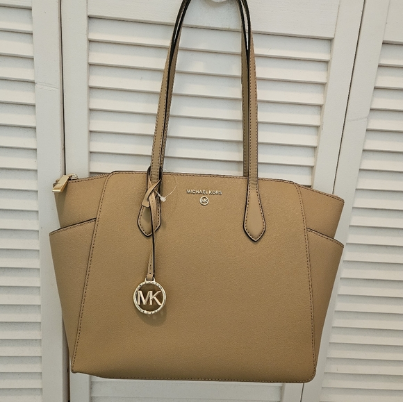 Michael Kors Tan Tote Bag Never Used...Brand New - Picture 1 of 4